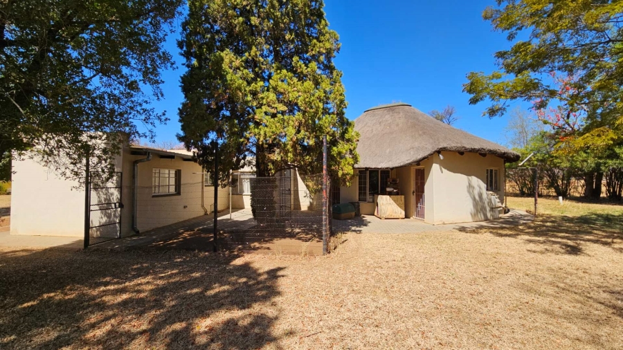 6 Bedroom Property for Sale in Mamogaleskraal North West